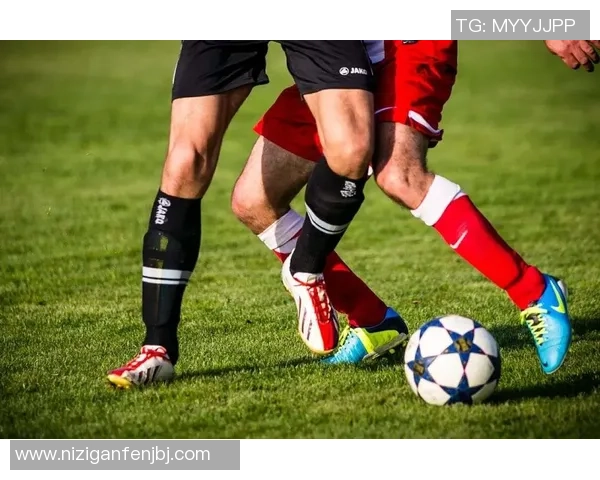 杨蒙恩对足球明星的热爱与追随背后的故事与情感分析