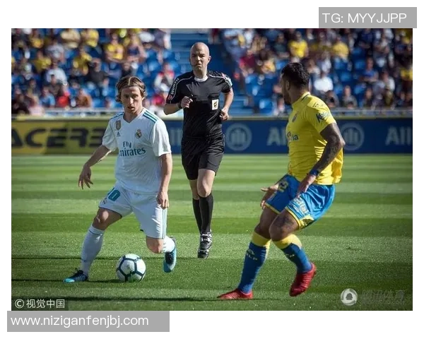 足球明星特奥独特发型解析引领潮流风尚的时尚魅力 足球明星特奥独特发型解析引领潮流风尚的时尚魅力